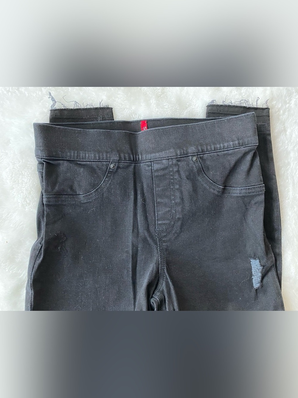 Spanx Women’s Distressed Denim Skinny Pant Black. Sz. Medium. Preowned - Picture 5 of 5